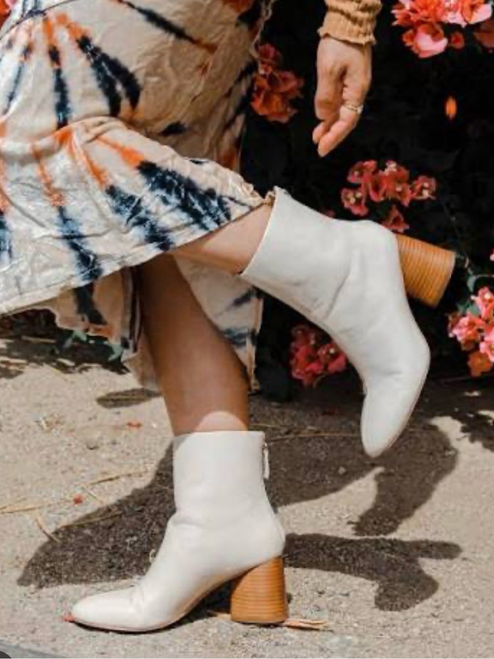 Sbicca Cream Ankle Booties almond toe with tear drop heal sz 10